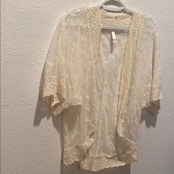 Lace overlay - Picture 3 of 4